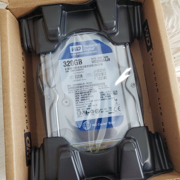 Western Digital 320GB SATA Hard Disk Drive - Picture 5 of 6